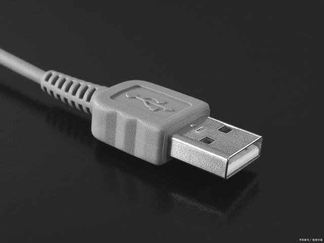 便攜辦公新選擇 thinkplus聯想 Type C 轉 VGA + 3 USB 擴展塢體驗評測